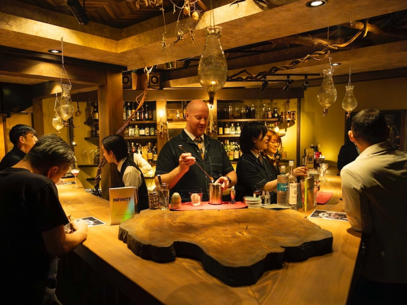 「Origin Bar」のアダム・バーシック（Adam Bursik）さん。