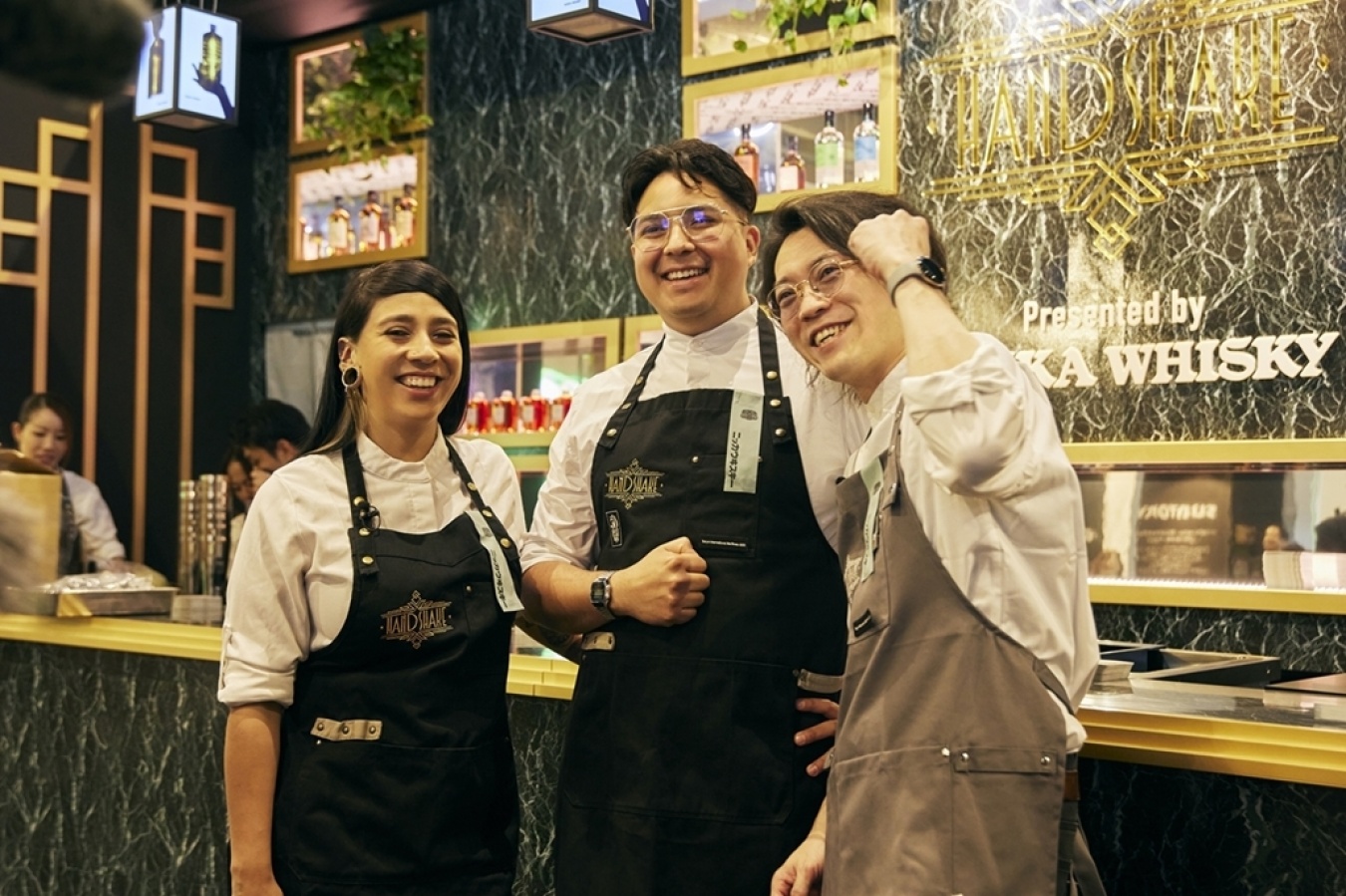 左から、「Handshake」のキャンディさん、ブランドンさん、ニッカウヰスキーの友吉さん。