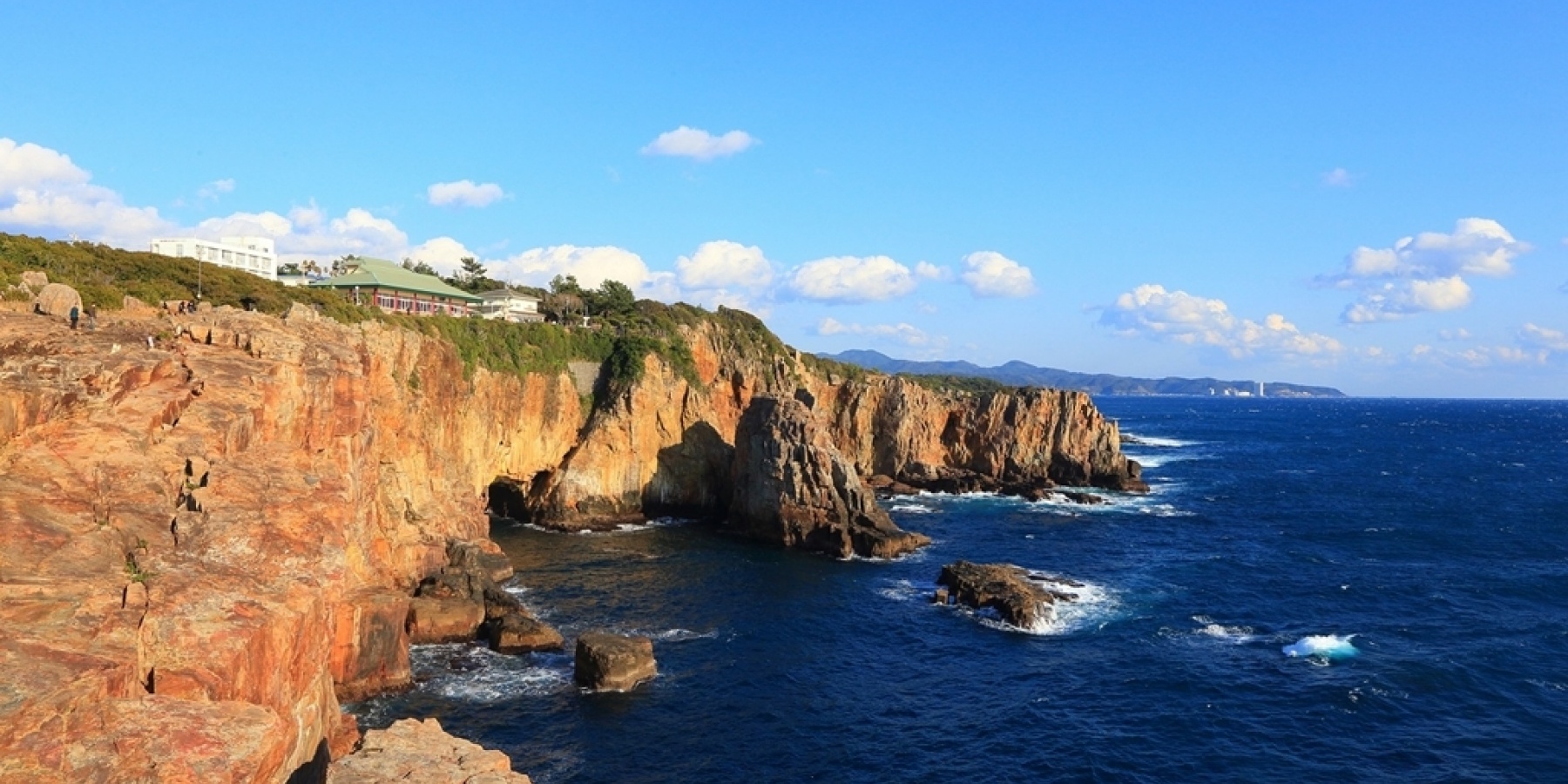 「Bar霞町嵐」の竹田英和さんも参画
南紀白浜「三段壁洞窟」に、洞窟BARが出現!