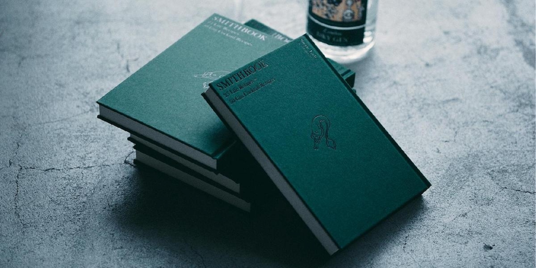 クラフトジン×人生哲学!
「SIPSMITH」の唯一無二のカクテルブック、誕生!