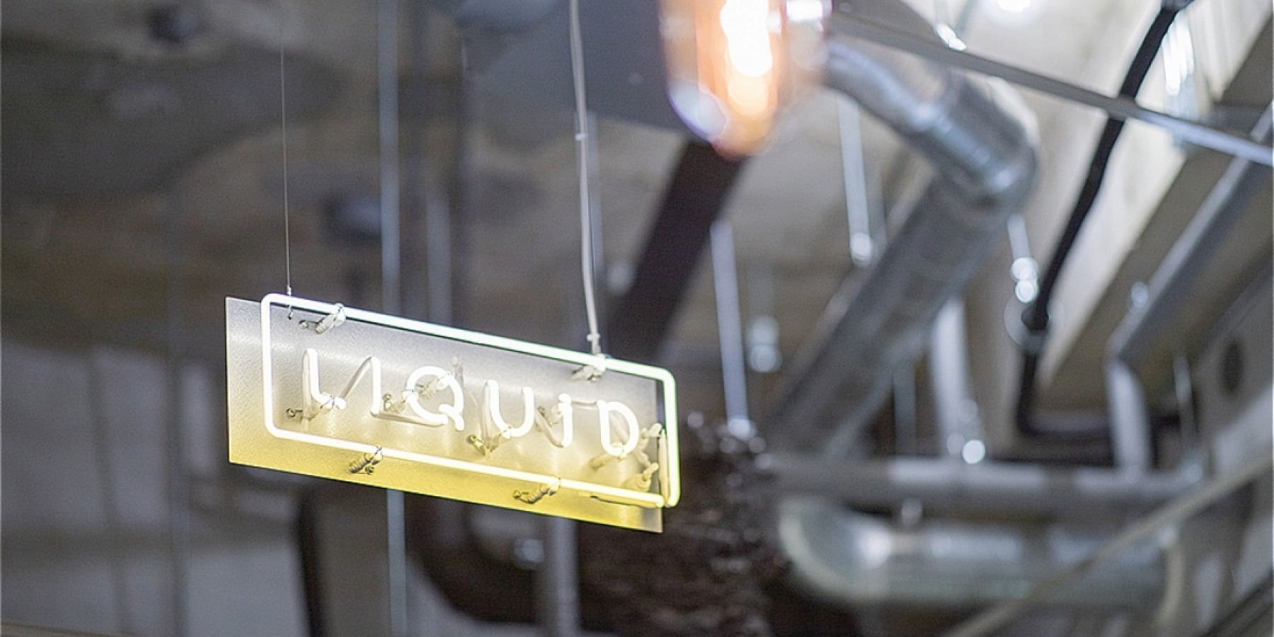 「飲む」にまつわる共同売店！？
沖縄・那覇の「LIQUID THE STORE」へ。
