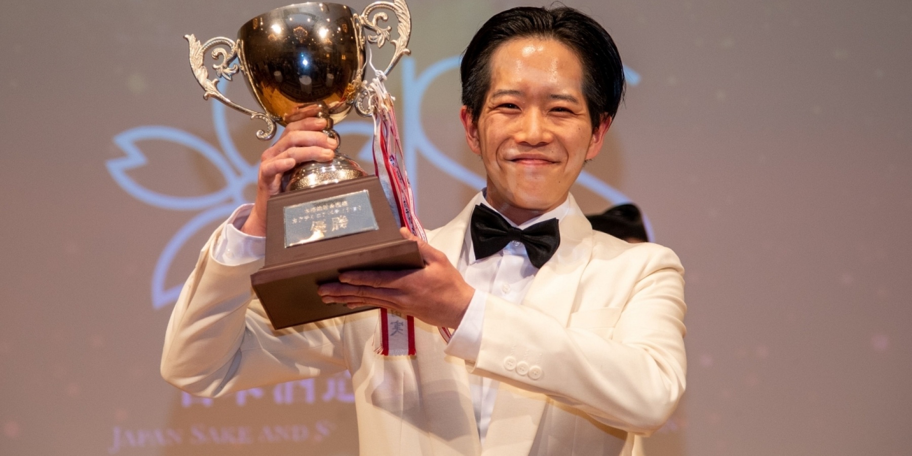 本格焼酎&泡盛カクテルコンペティション
優勝は福田麻人さん!