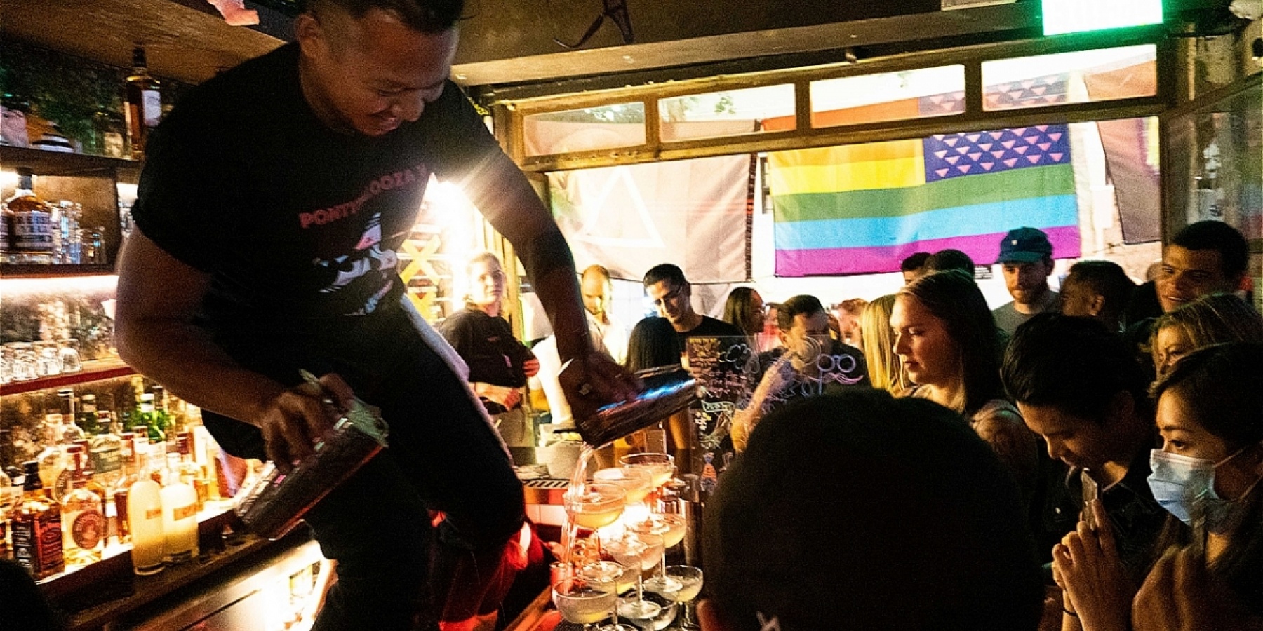 コロナ禍でも前を向いて止まらない。
香港バー業界は今、こんな感じ!