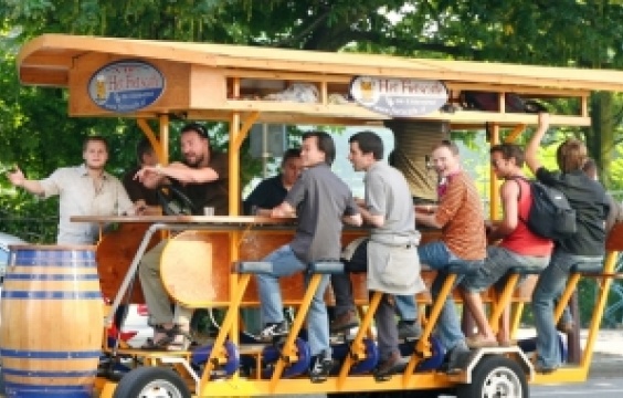 ペダルを漕ぎながらビール！？
オランダ発、気分爽快ビアバイク。