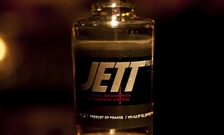 エナジーウォッカってなに！？
米国発「JETT」に迫る。