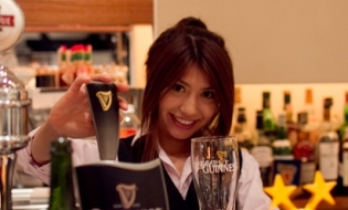 美人すぎるバーテンダー！
業界で噂の「Shoko」を直撃！